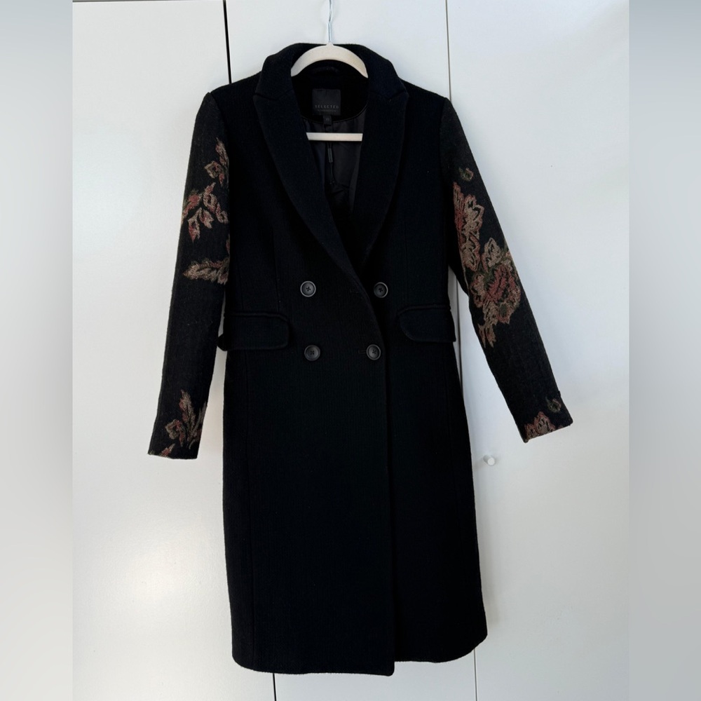 Women's Black Floral Embroidered Coat